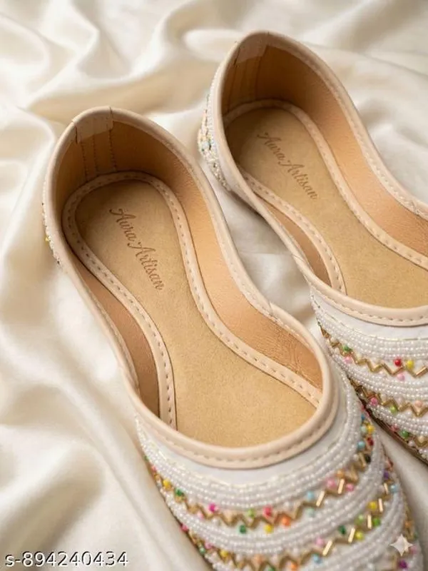 White_Synthetic_Leather_Jutti_For_Women