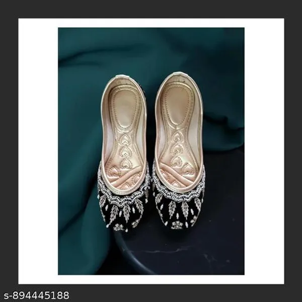 Black_Synthetic_Leather_Jutti_For_Women