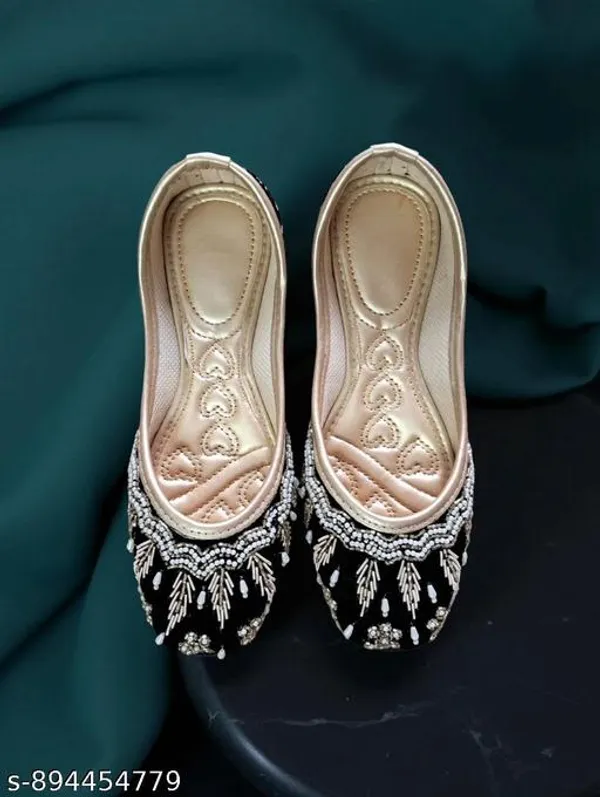 Black_Synthetic_Leather_Jutti_For_Women