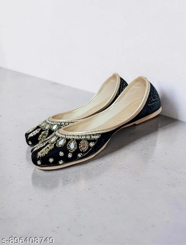 Black_Synthetic_Leather_Jutti_For_Women