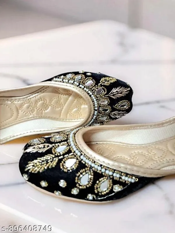 Black_Synthetic_Leather_Jutti_For_Women