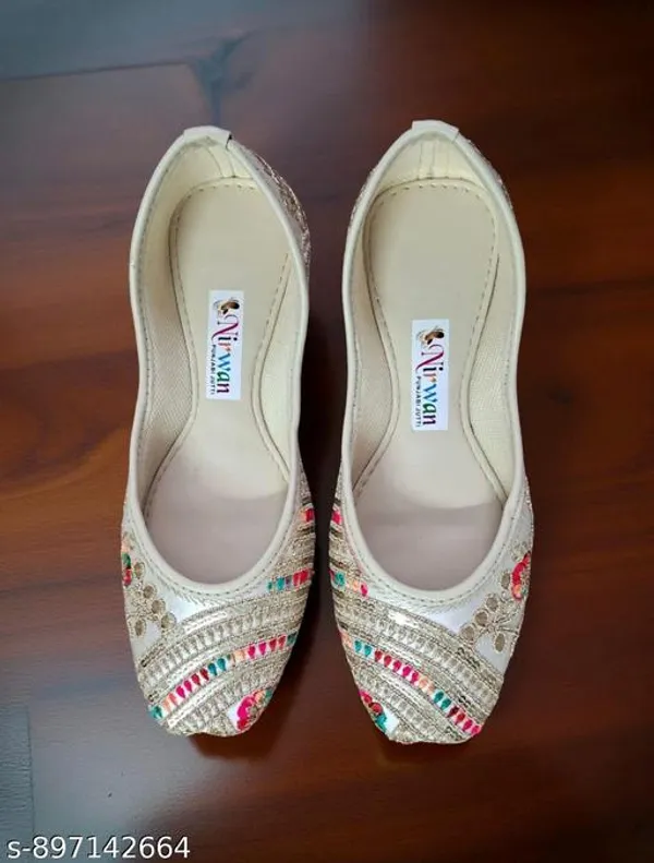 Cream_Synthetic_Leather_Jutti_For_Women