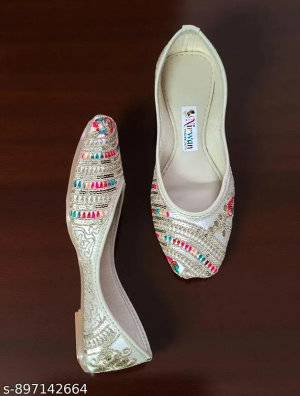 Cream_Synthetic_Leather_Jutti_For_Women