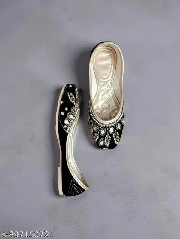 Black_Synthetic_Leather_Jutti_For_Women