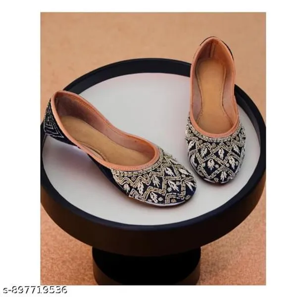 Black_Synthetic_Leather_Jutti_For_Women