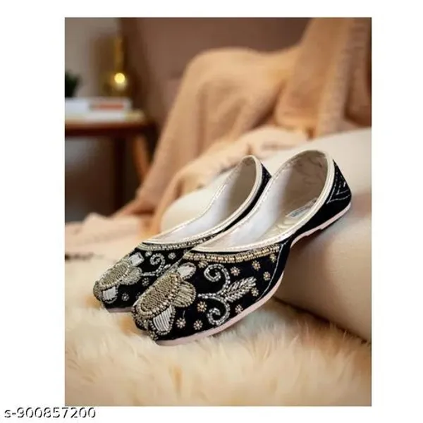 Black_Synthetic_Leather_Jutti_For_Women
