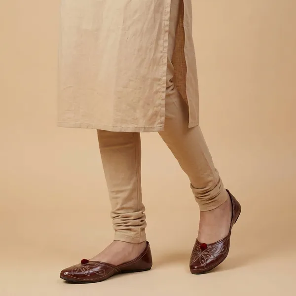 Brown_Synthetic_Leather_Jutti_For_Women
