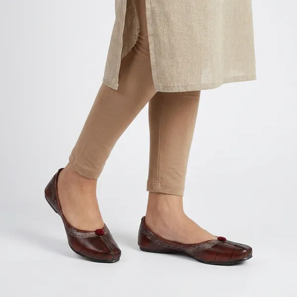 Brown_Synthetic_Leather_Jutti_For_Women