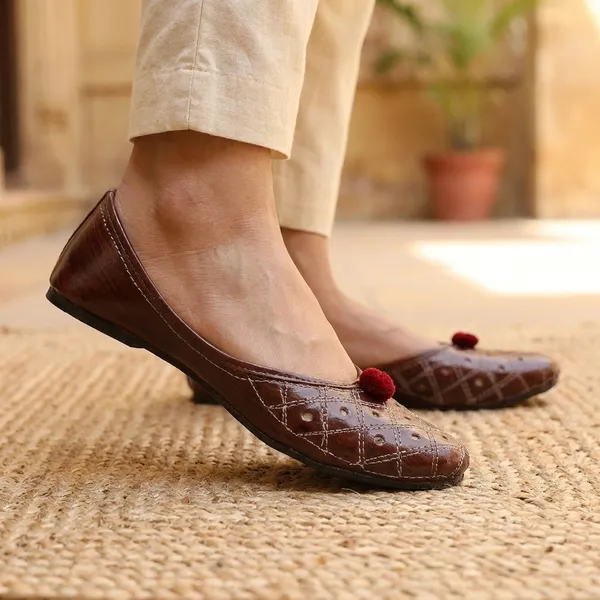 Maroon_Synthetic_Leather_Jutti_For_Women