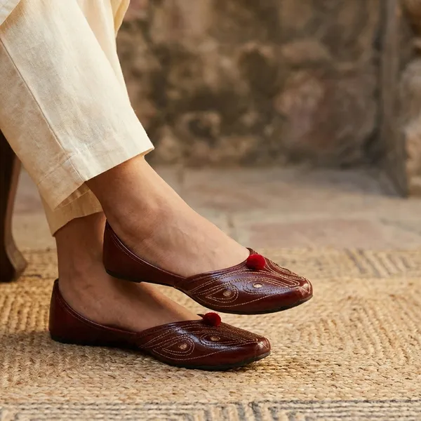 Maroon_Synthetic_Leather_Jutti_For_Women
