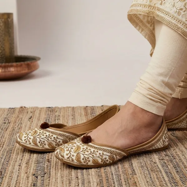 White_Synthetic_Leather_Jutti_For_Women