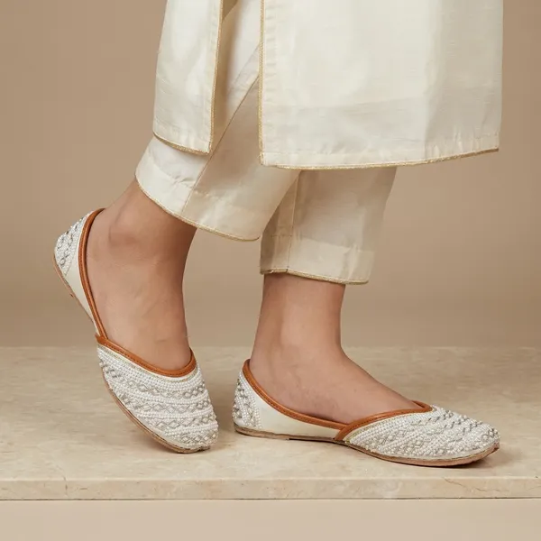 White_Synthetic_Leather_Jutti_For_Women