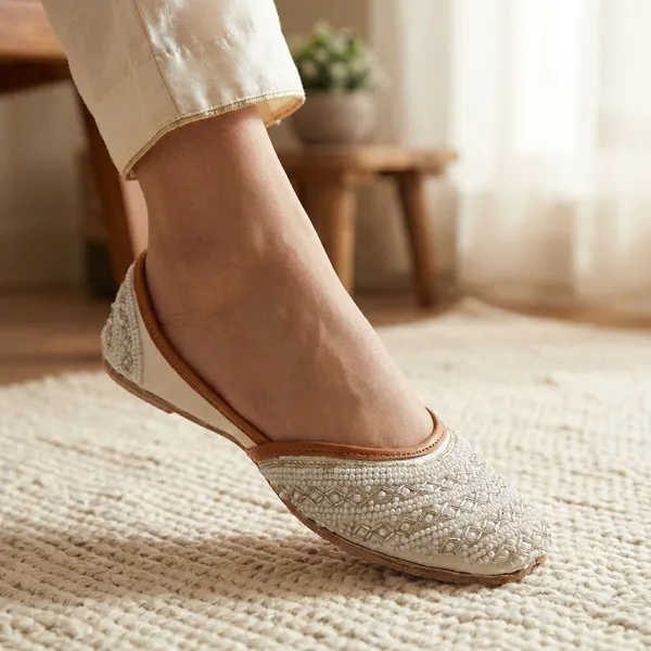 White_Synthetic_Leather_Jutti_For_Women
