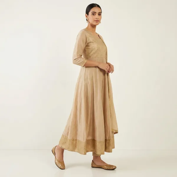 Golden_Synthetic_Leather_Jutti_For_Women