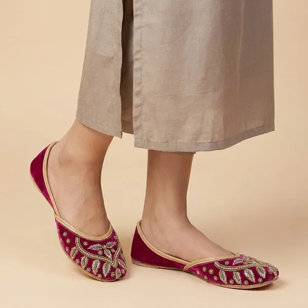 Pink_Synthetic_Leather_Jutti_For_Women