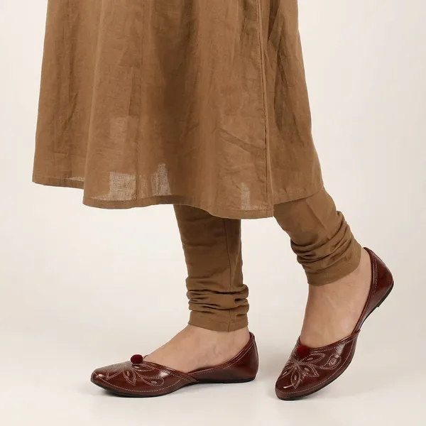 Brown_Synthetic_Leather_Jutti_For_Women