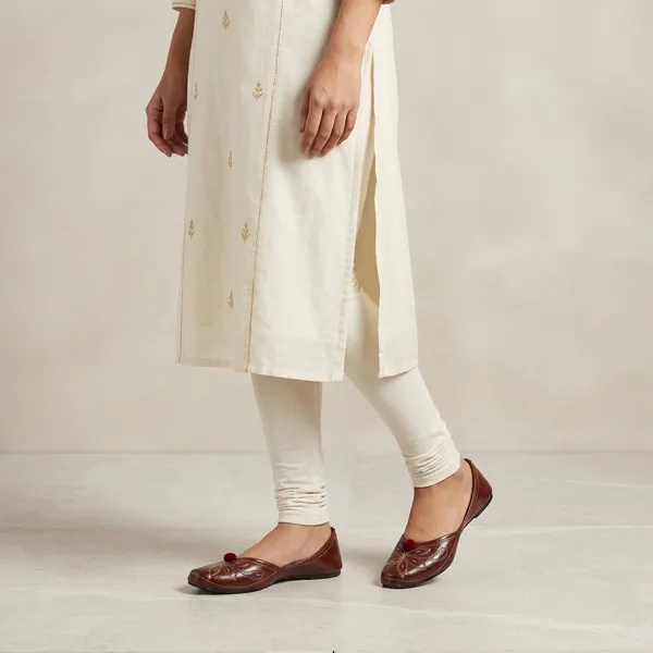 Brown_Synthetic_Leather_Jutti_For_Women