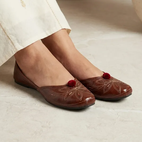 Brown_Synthetic_Leather_Jutti_For_Women