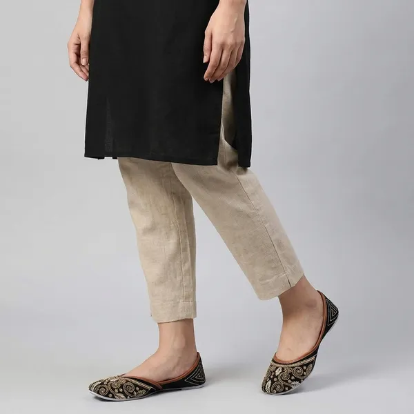 Black_Synthetic_Leather_Jutti_For_Women