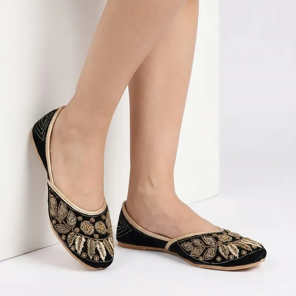 Black_Synthetic_Leather_Jutti_For_Women