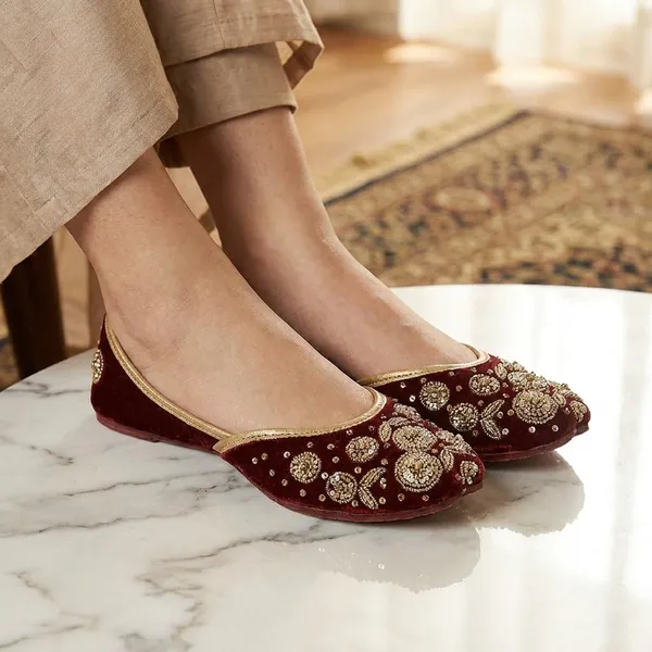 Maroon_Synthetic_Leather_Jutti_For_Women
