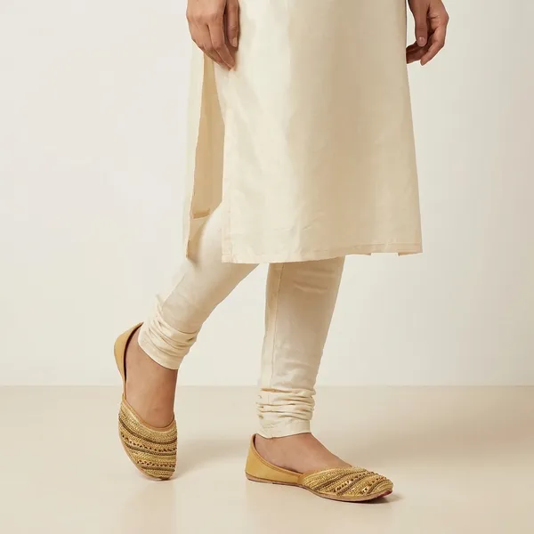 Golden_Synthetic_Leather_Jutti_For_Women
