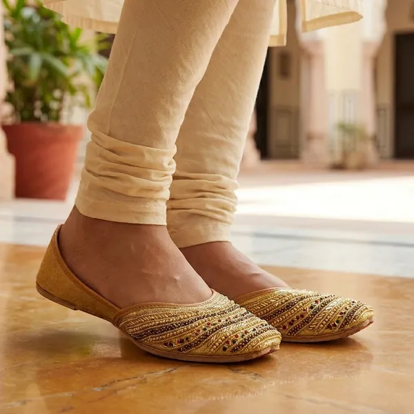 Golden_Synthetic_Leather_Jutti_For_Women