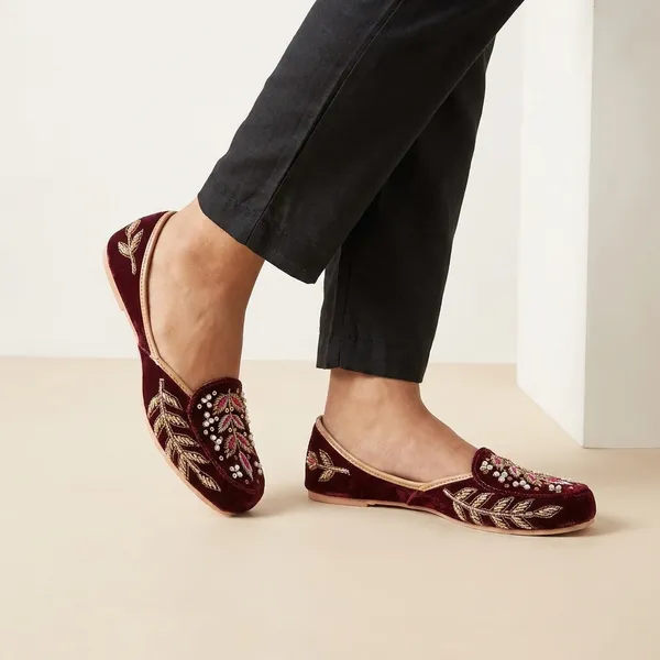 Maroon_Synthetic_Leather_Jutti_For_Women
