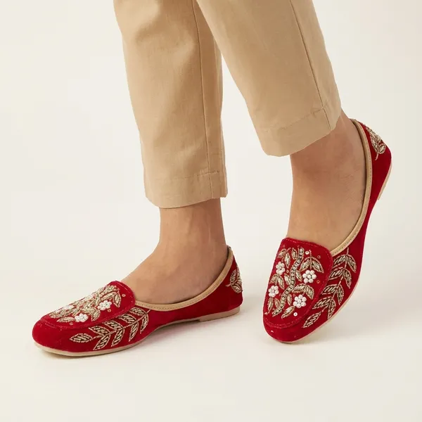 Red_Synthetic_Leather_Jutti_For_Women