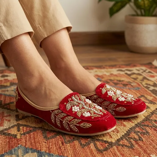 Red_Synthetic_Leather_Jutti_For_Women
