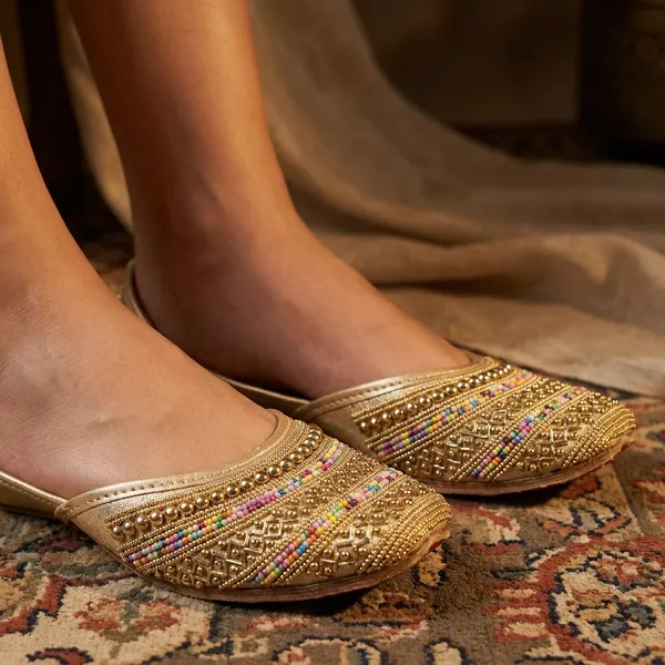 Golden_Synthetic_Leather_Jutti_For_Women