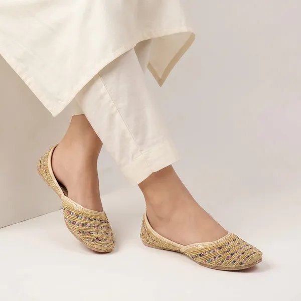 Golden_Synthetic_Leather_Jutti_For_Women