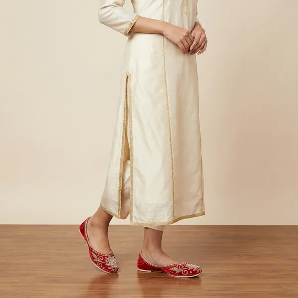 Red_Synthetic_Leather_Jutti_For_Women