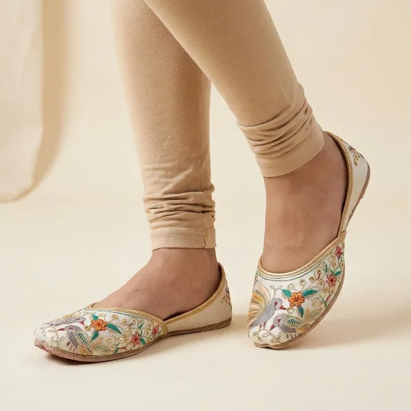 White_Synthetic_Leather_Jutti_For_Women