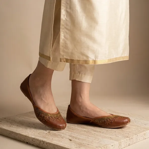 Brown_Synthetic_Leather_Jutti_For_Women