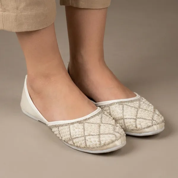 Silver_Synthetic_Leather_Jutti_For_Women