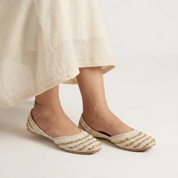 White_Synthetic_Leather_Jutti_For_Women