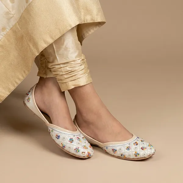 White_Synthetic_Leather_Jutti_For_Women