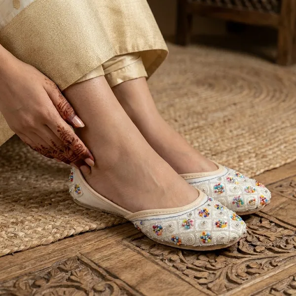 White_Synthetic_Leather_Jutti_For_Women