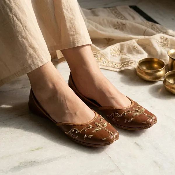 Brown_Synthetic_Leather_Jutti_For_Women