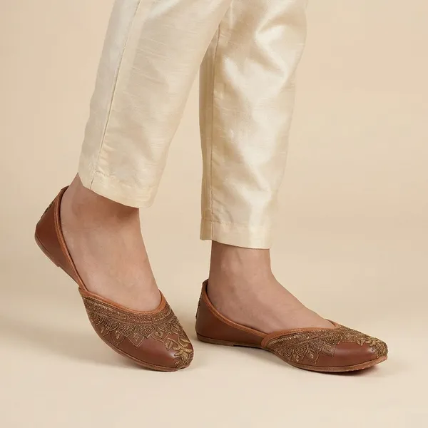 Brown_Synthetic_Leather_Jutti_For_Women