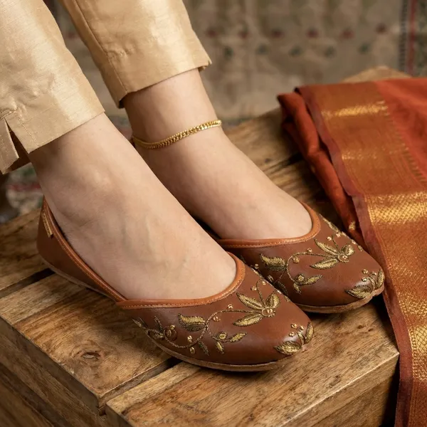 Brown_Synthetic_Leather_Jutti_For_Women