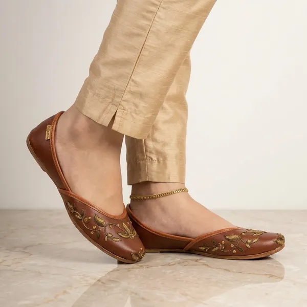 Brown_Synthetic_Leather_Jutti_For_Women