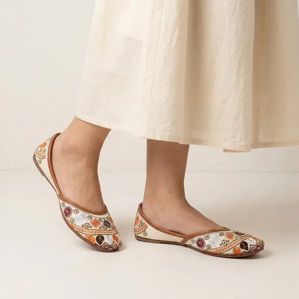 White_Synthetic_Leather_Jutti_For_Women