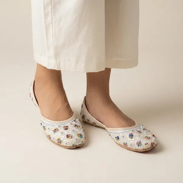 White_Synthetic_Leather_Jutti_For_Women