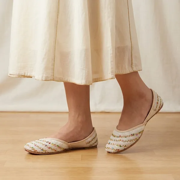 White_Synthetic_Leather_Jutti_For_Women