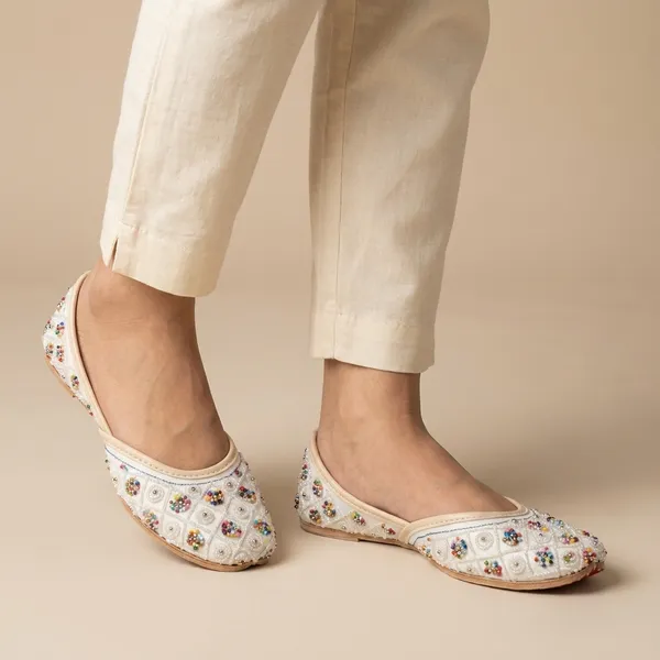 White_Synthetic_Leather_Jutti_For_Women