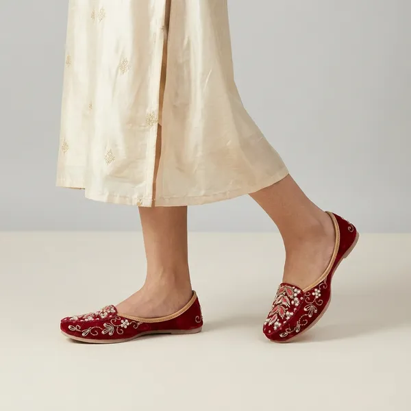 Red_Synthetic_Leather_Jutti_For_Women