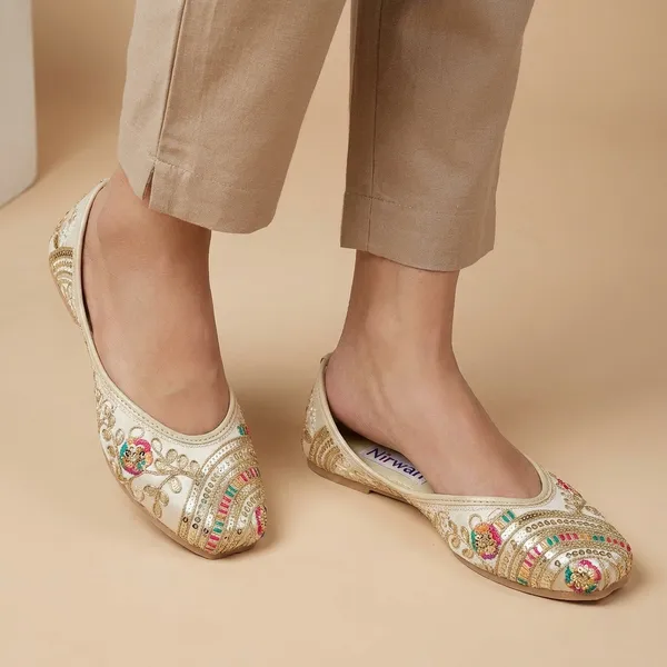 Cream_Synthetic_Leather_Jutti_For_Women