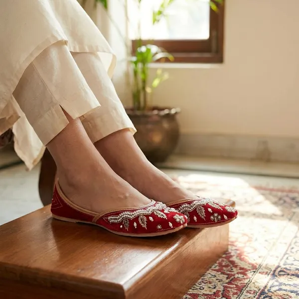 Red_Synthetic_Leather_Jutti_For_Women